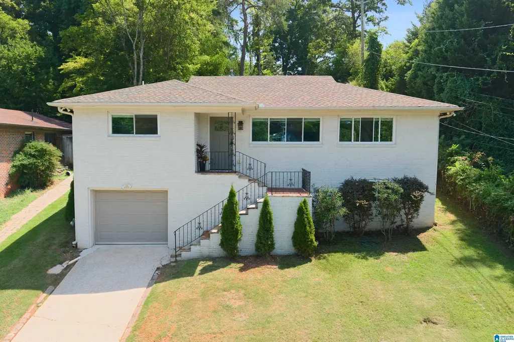 1963 4th Place S, BIRMINGHAM