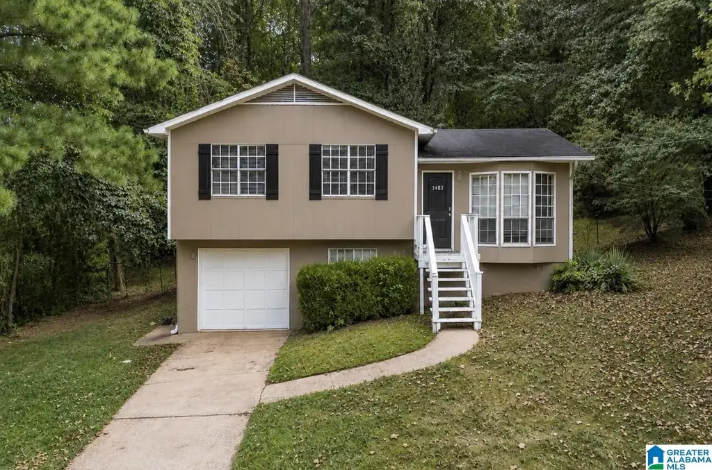 5843 Brenda Drive, TRUSSVILLE