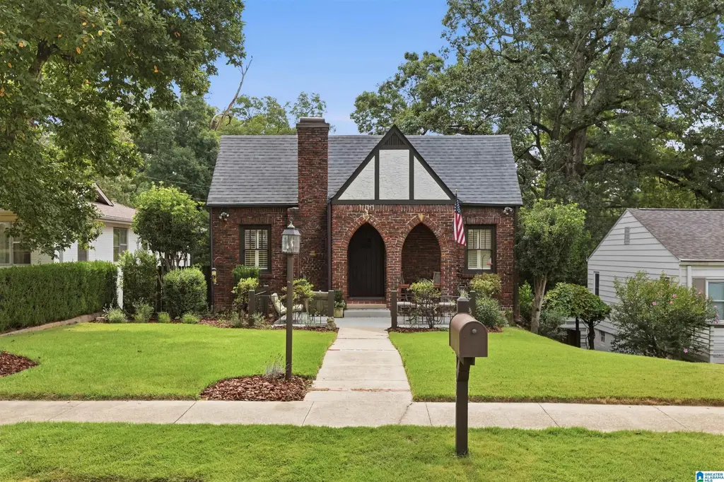 1097 Columbiana Road, HOMEWOOD
