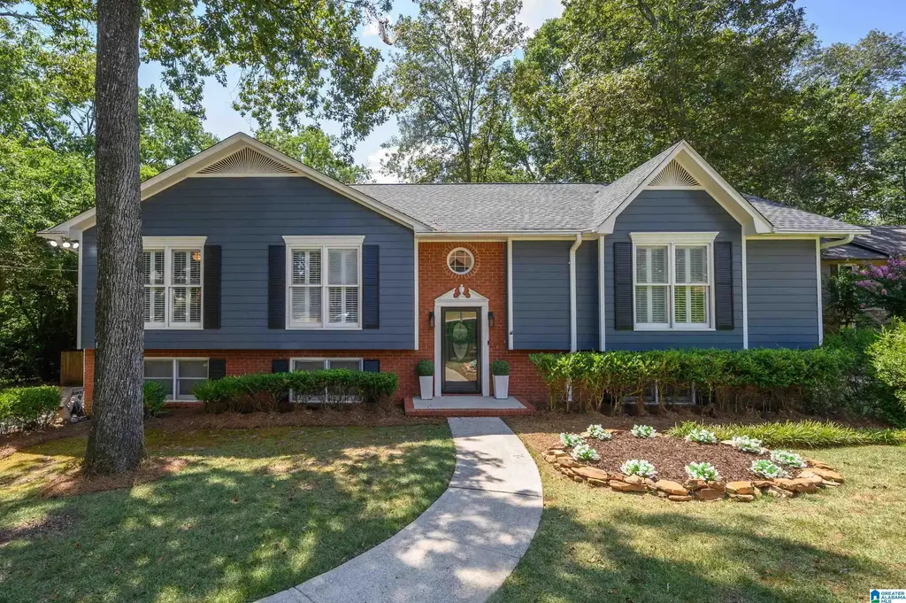 1351 Shades Run Circle, HOOVER