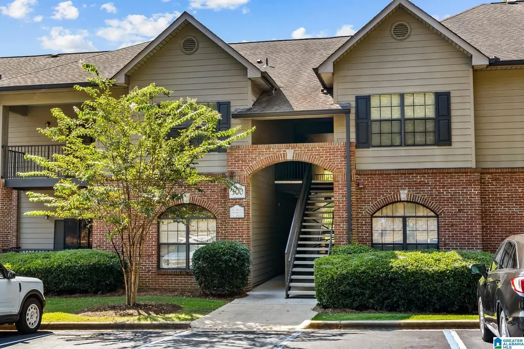 303 Sterling Oaks Drive 303, HOOVER