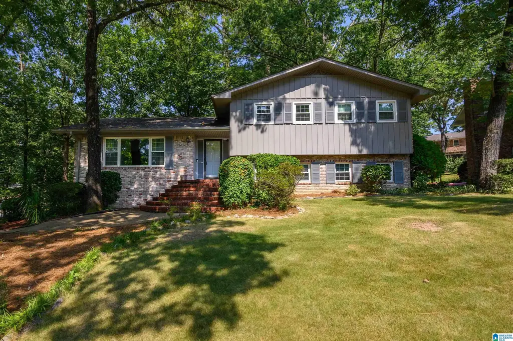 3233 Wagon Gap Trail, VESTAVIA HILLS
