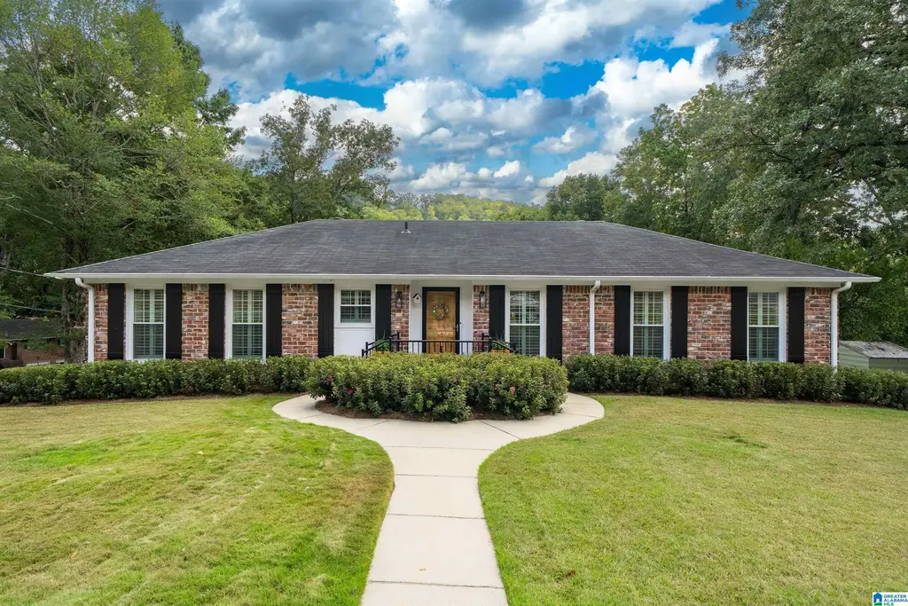 1233 Forest Brook Circle, HOMEWOOD