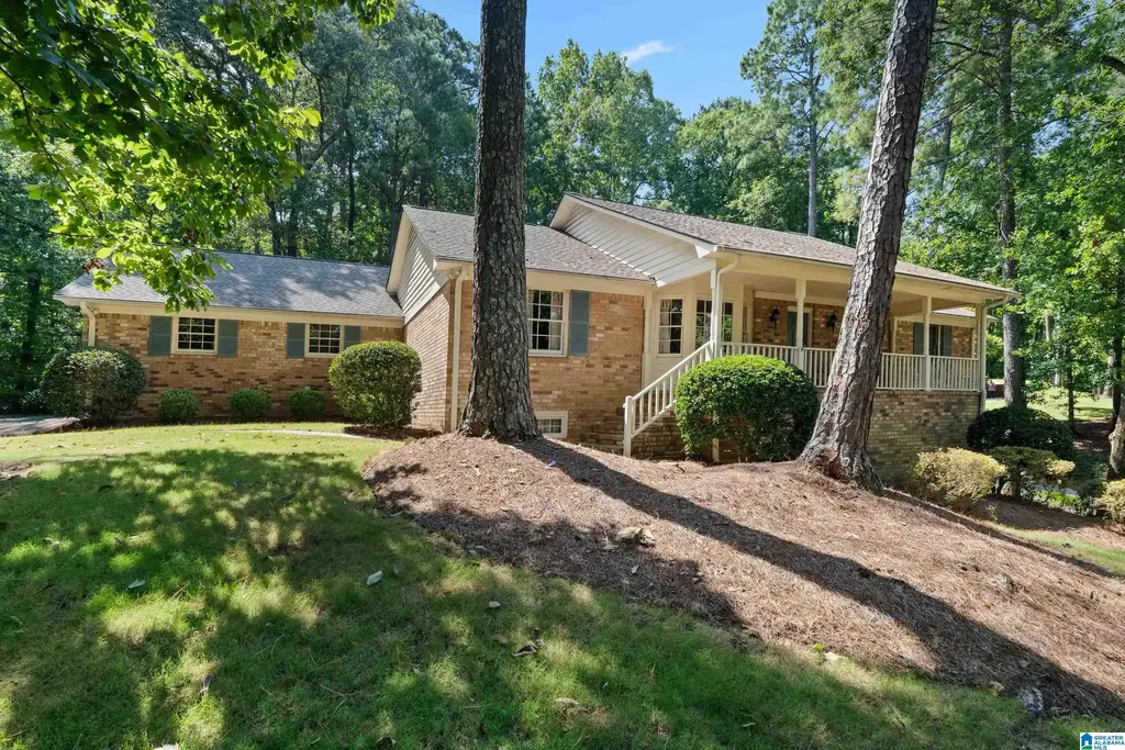635 W Riverchase Parkway W, HOOVER