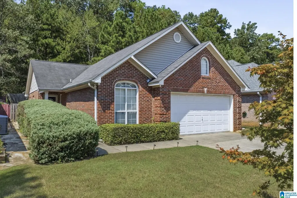 132 Brook Highland Cove, BIRMINGHAM