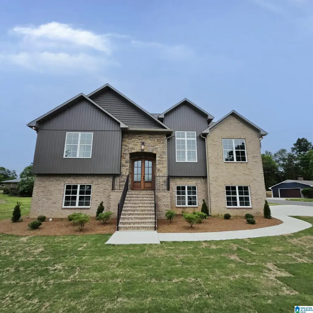 2400 Savoy Street, HOOVER