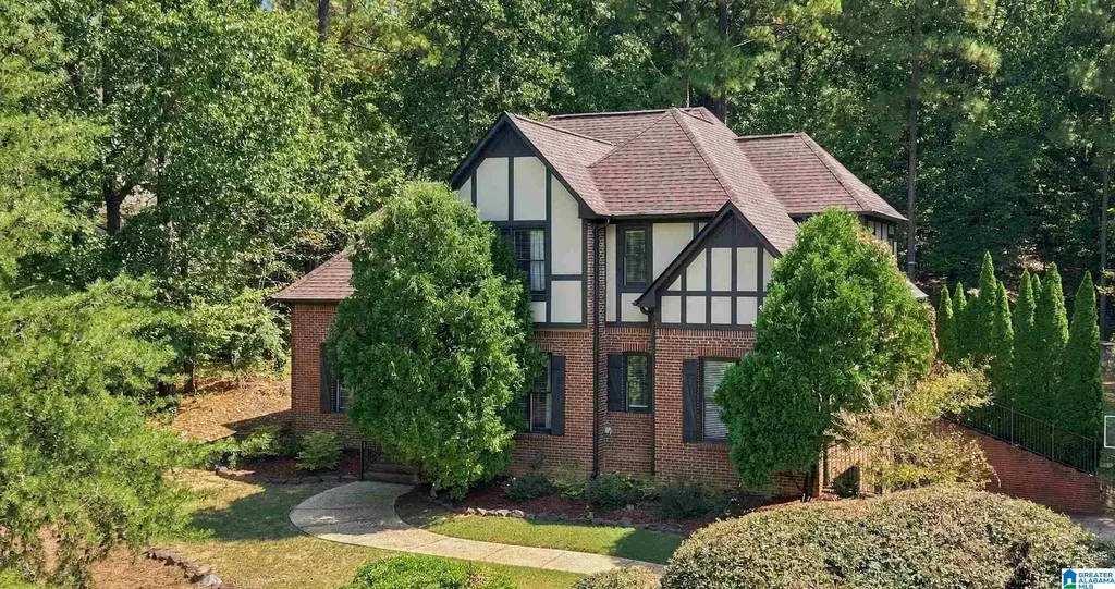 393 Greystone Glen Circle, HOOVER