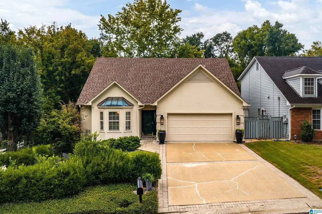 2400 Christopher Place, VESTAVIA HILLS