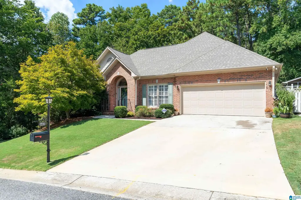 681 Village Crest Circle, HOOVER