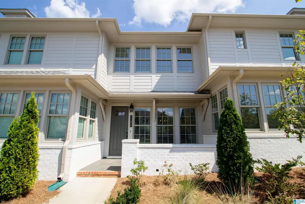 1190 Windsor Square, HOOVER