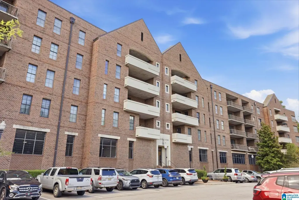 1040 Broadway Park 235, HOMEWOOD