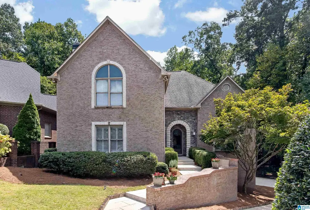 1712 Wickingham Cove, VESTAVIA HILLS