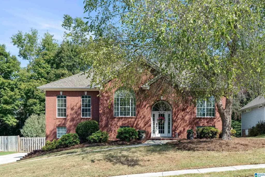 1112 Rowan Trace, LEEDS