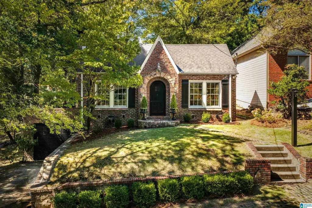 2728 16th Place S, HOMEWOOD