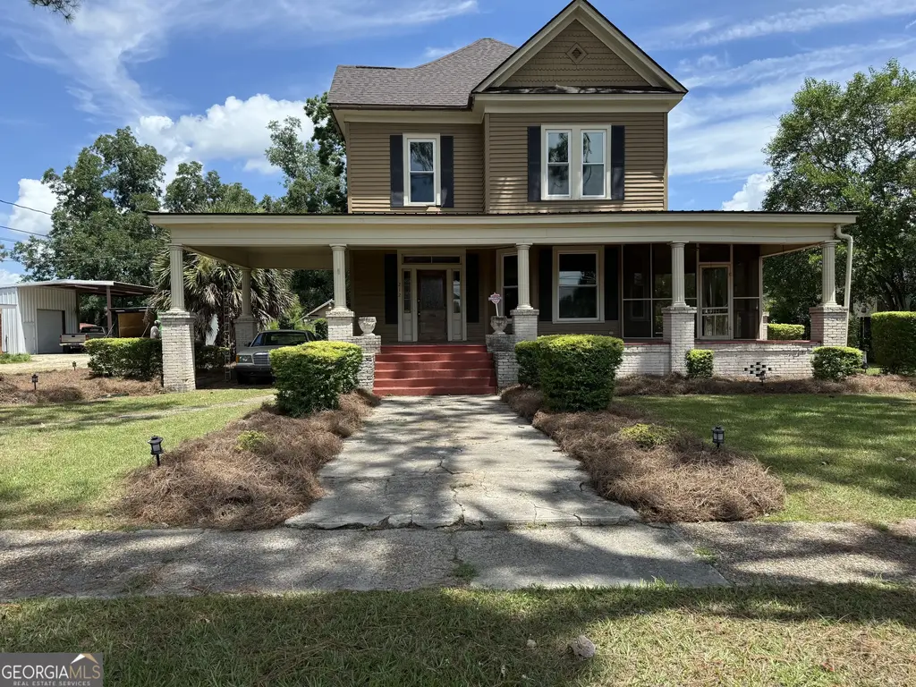 212 Hand Avenue W, Pelham
