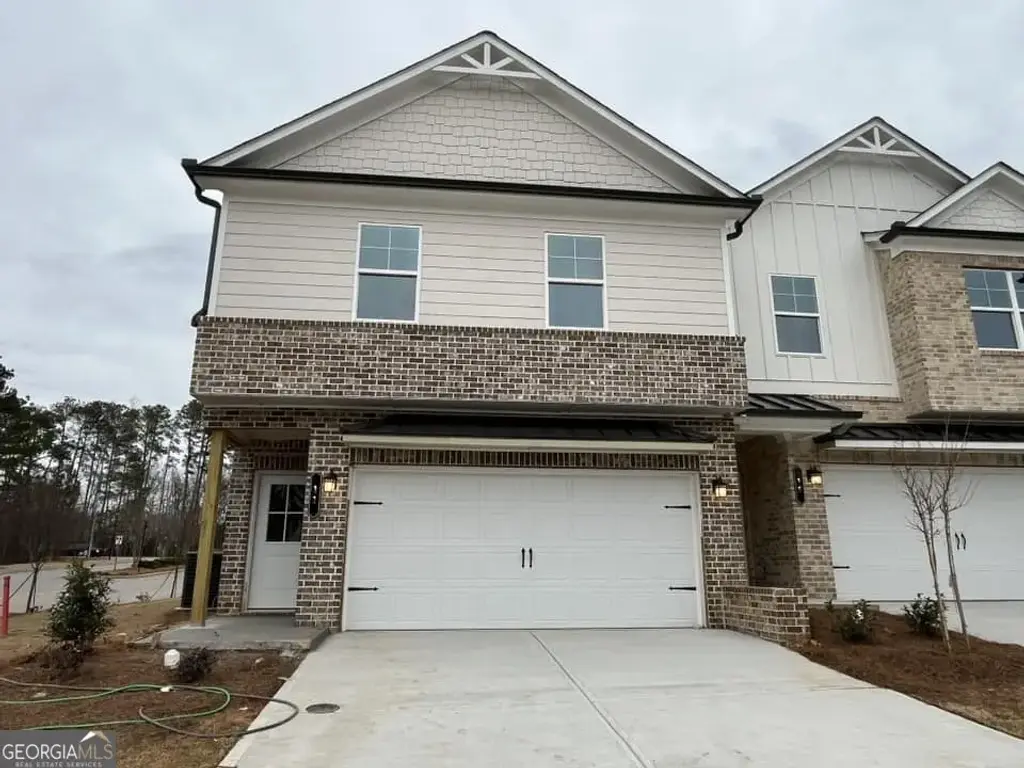 11 Creekside Commons Drive, Hoschton