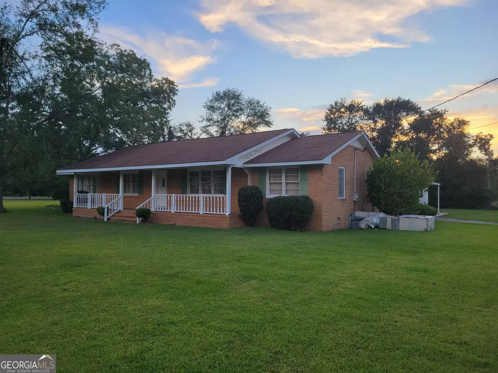 139 Moore Street N, Willacoochee