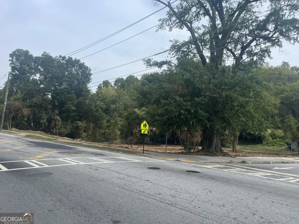 82 W Lake Avenue Sw, Atlanta