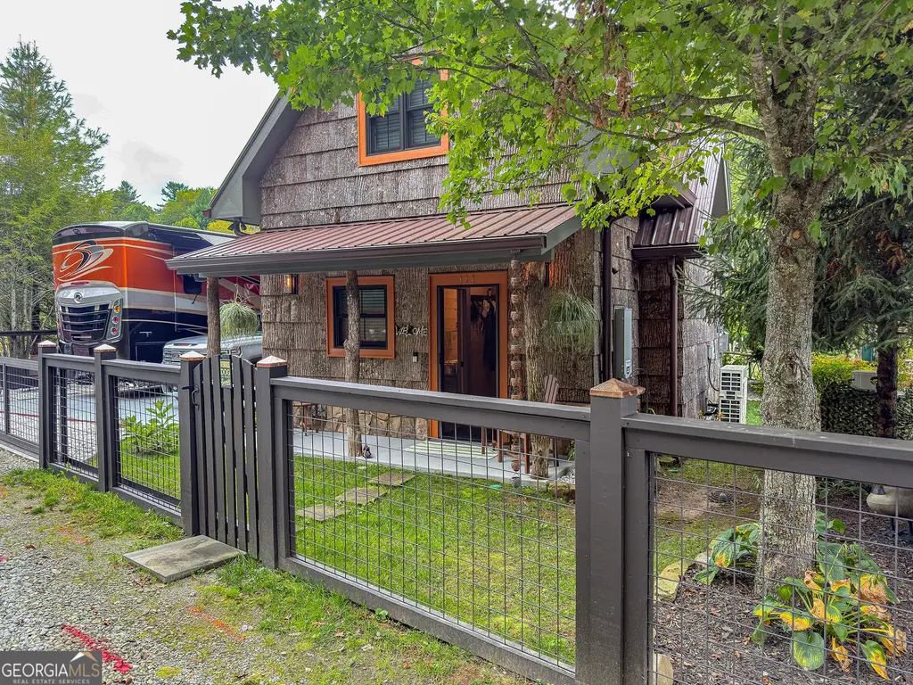 111 Wildflower Road, Scaly Mountain