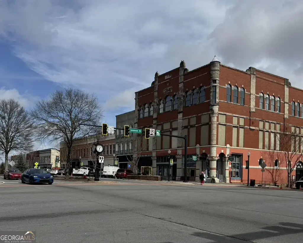 102 N Hill Street 304, Griffin
