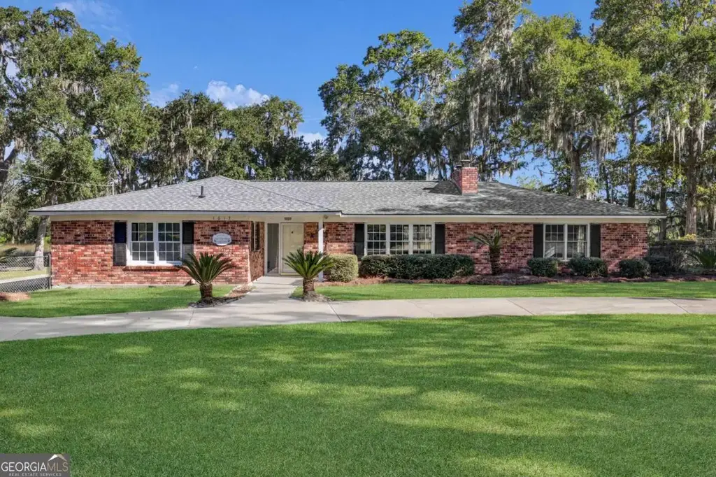 1613 Lake Drive, Midway