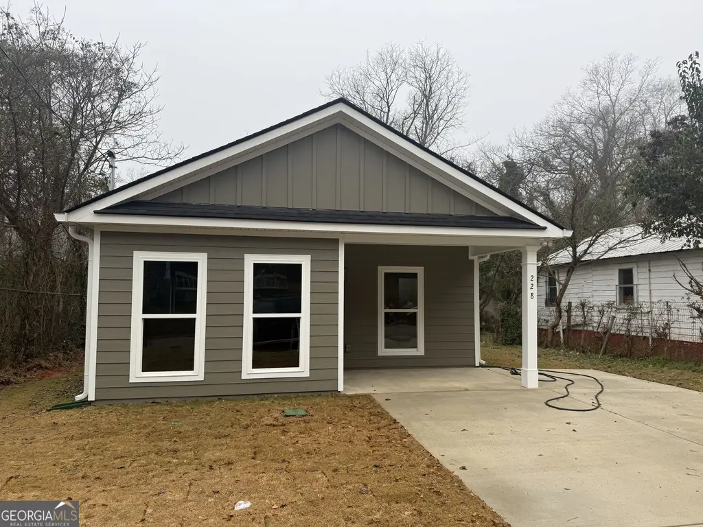 228 E Render Street, Lagrange