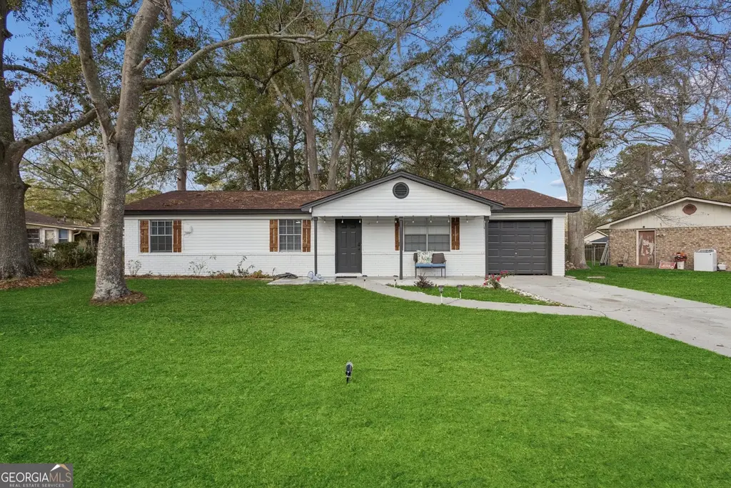 203 Holiday Circle, Savannah