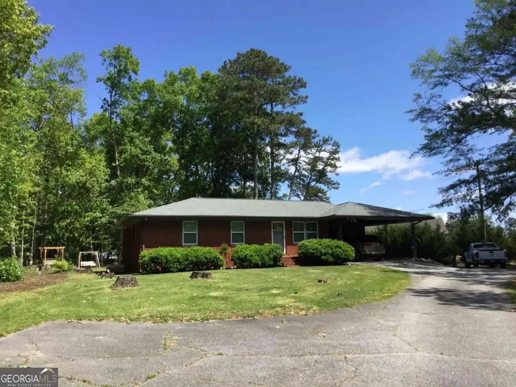 1623 Highway 54 W, Fayetteville