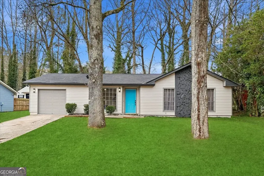 8185 Englewood Trail, Riverdale
