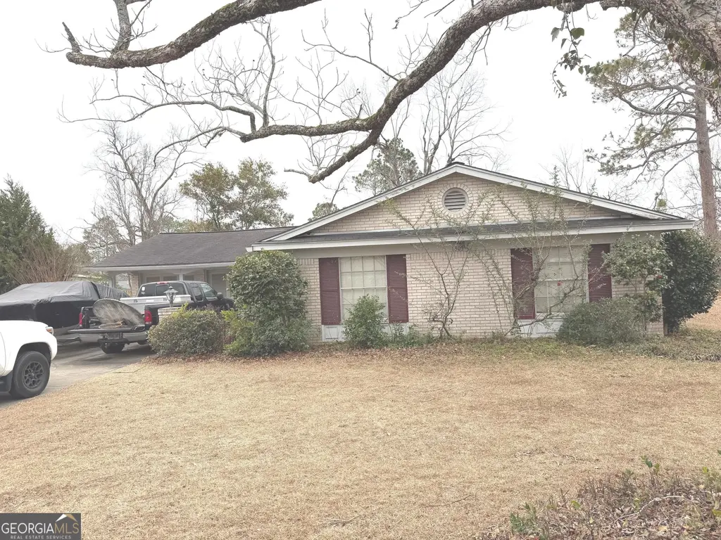 1303 Meadows Lane, Vidalia