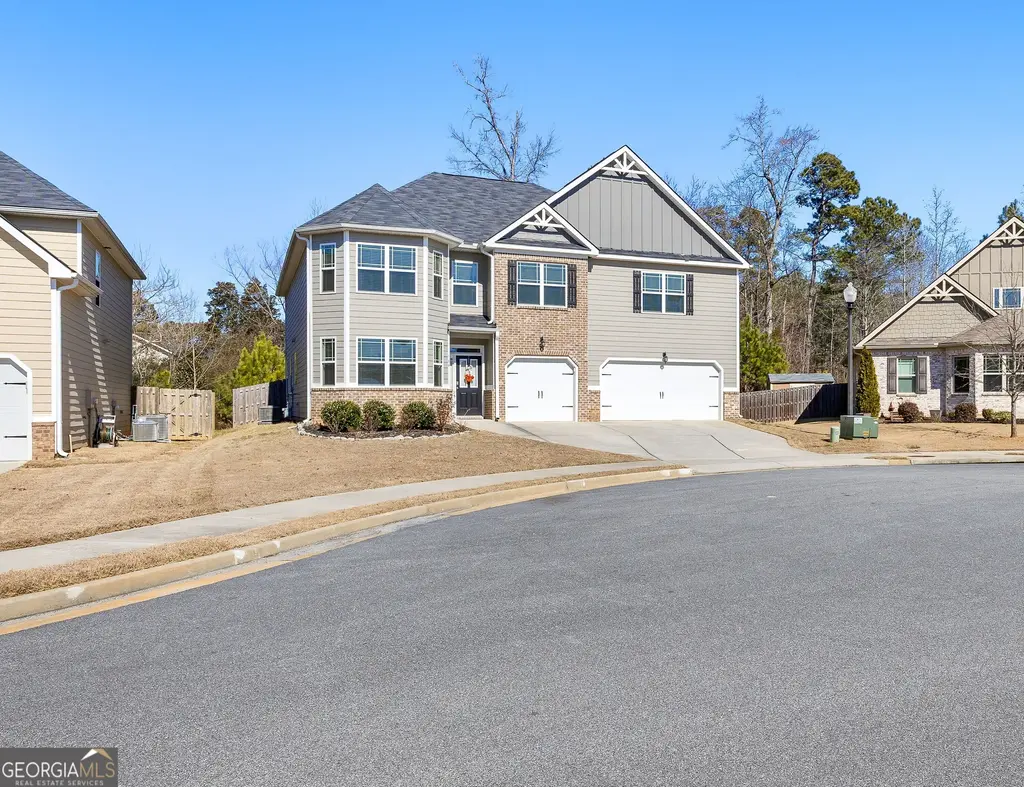 166 Brookview Drive, Newnan
