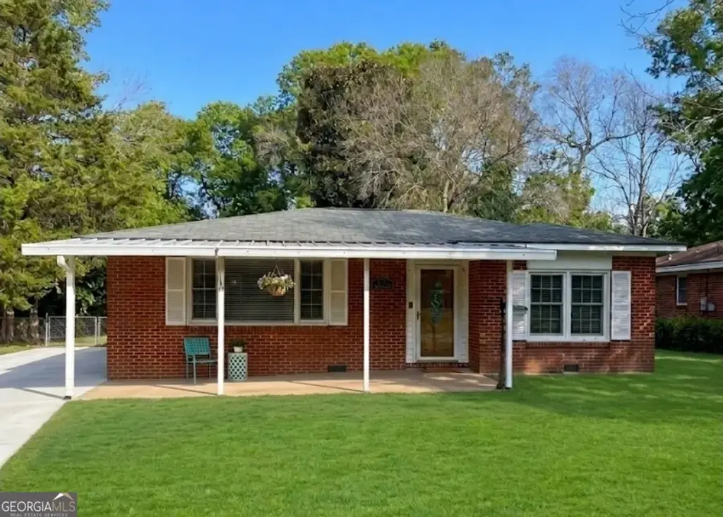 110 Lee Street, Centerville