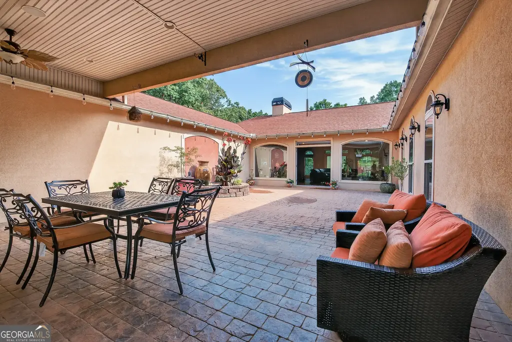 1583 Hickory Flat Road, Gillsville