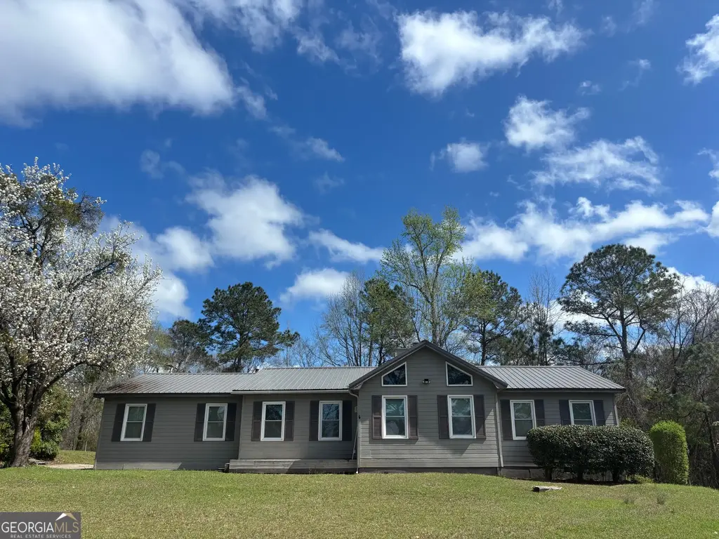 121 Girl Scout Road, Lizella