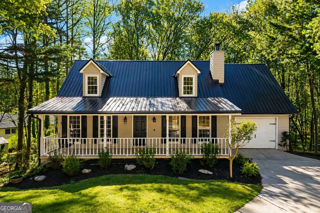 694 Lovers Lane, Toccoa