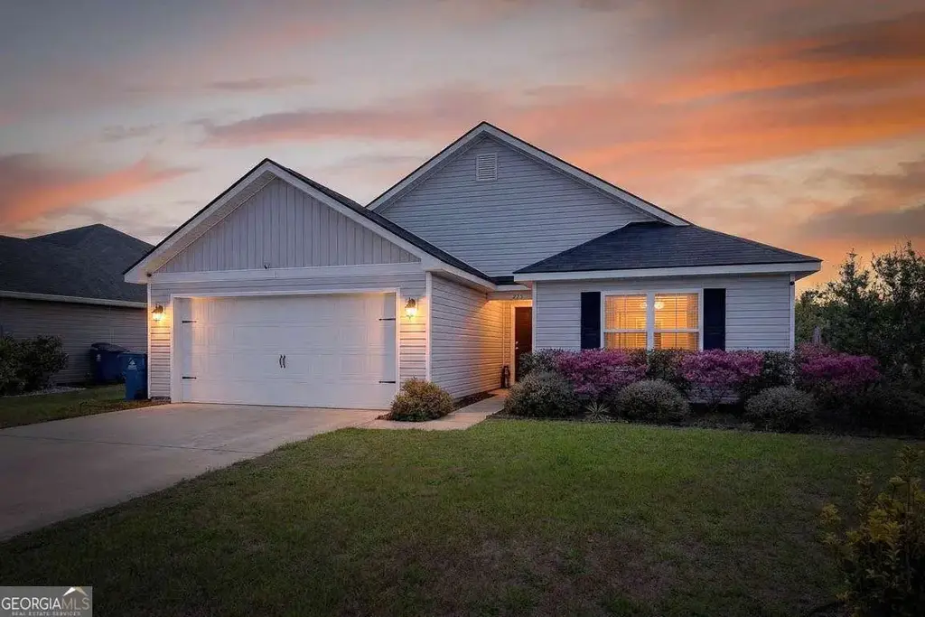 225 Roswell Drive E, Brunswick