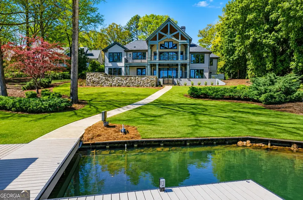 136 Barrington Hall Drive, Eatonton