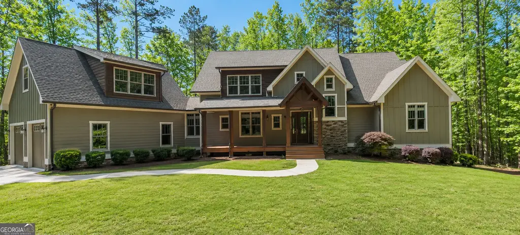 128 Deer Lake Drive, Griffin