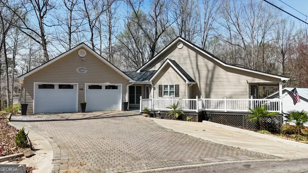 504 Rue Chalet, Lavonia
