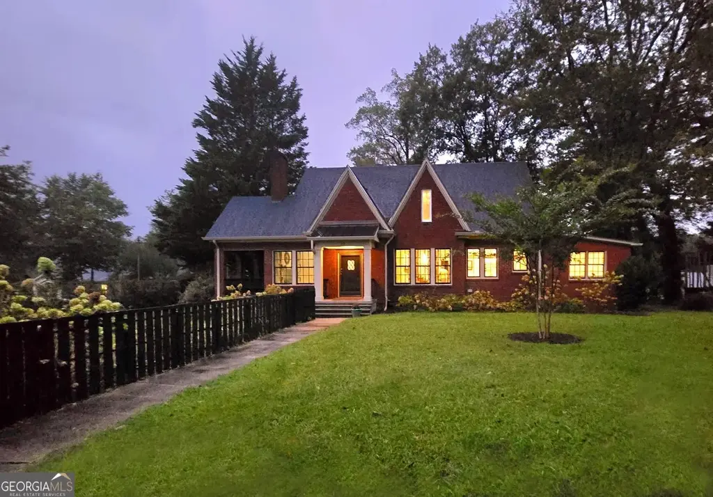 33 Maple Street, Clayton