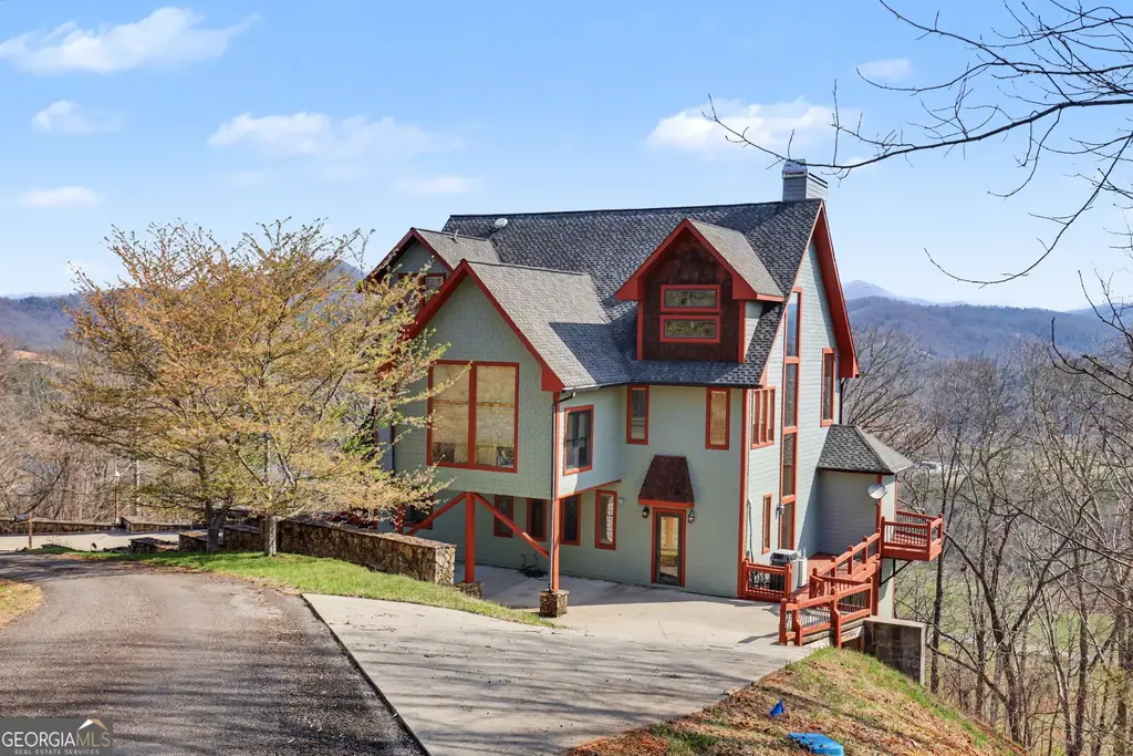 1613 Clark Drive, Hiawassee