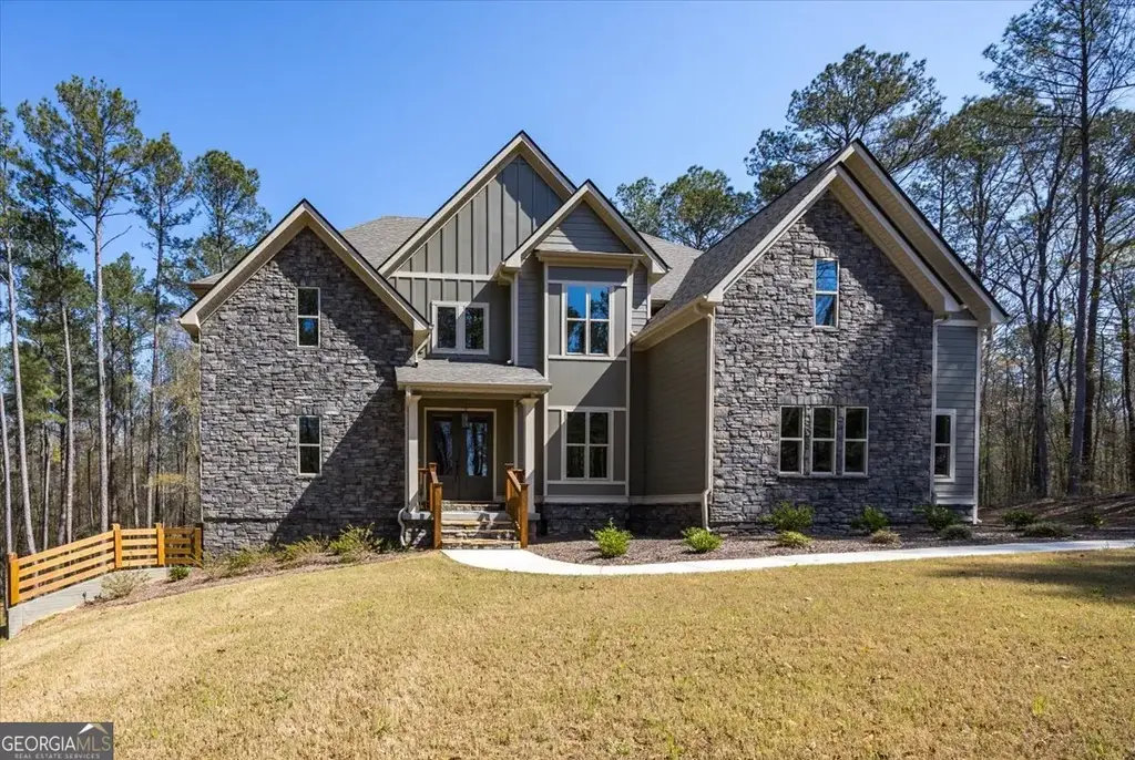 360 Indian Trail, Concord