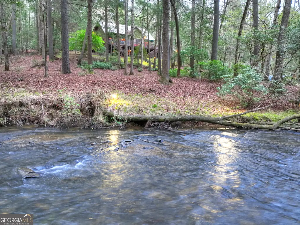 266 River Road, Cherry Log