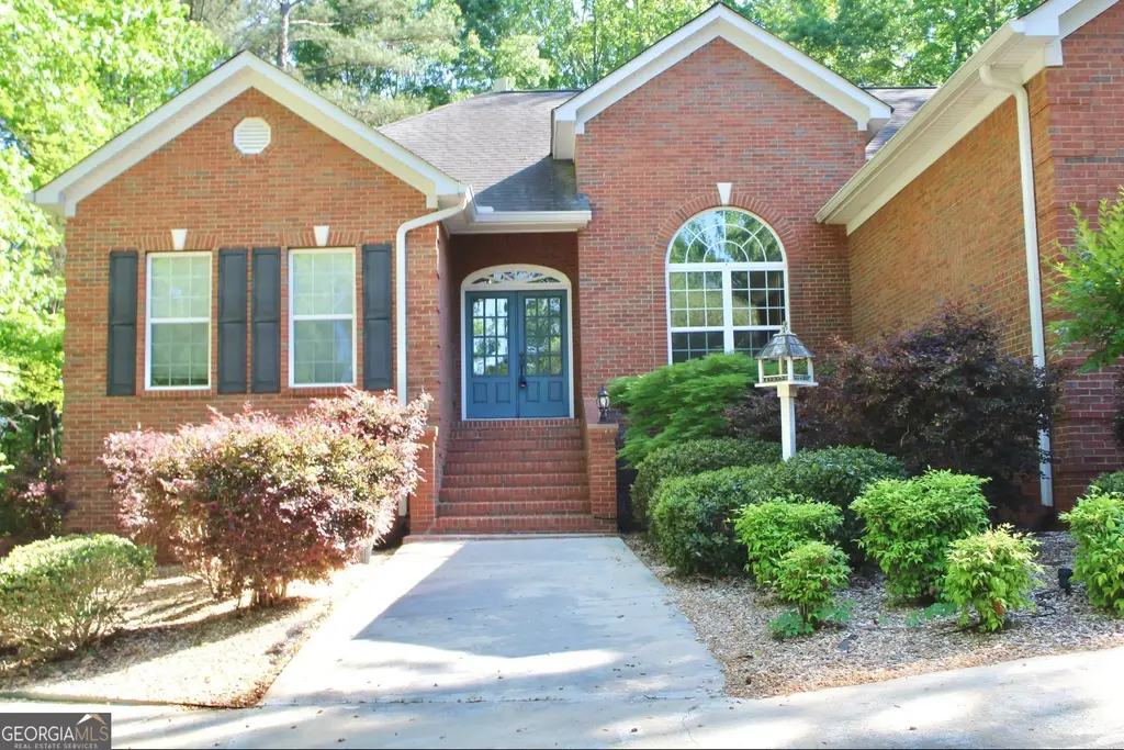 405 Canterbury Drive, Lagrange