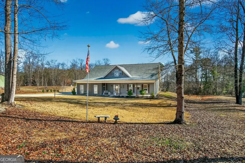 570 County Road 79, Roanoke