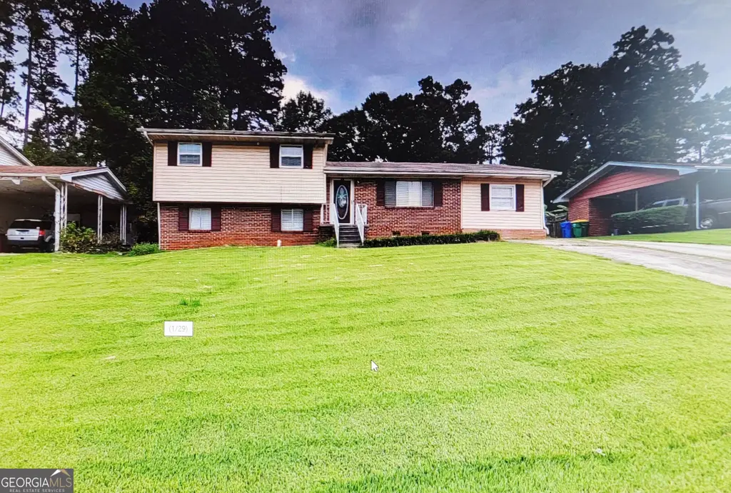 6052 Pinecreek Road, Forest Park
