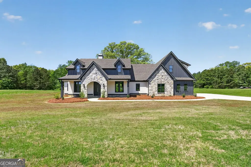 728 Lake Circle Road, Buchanan