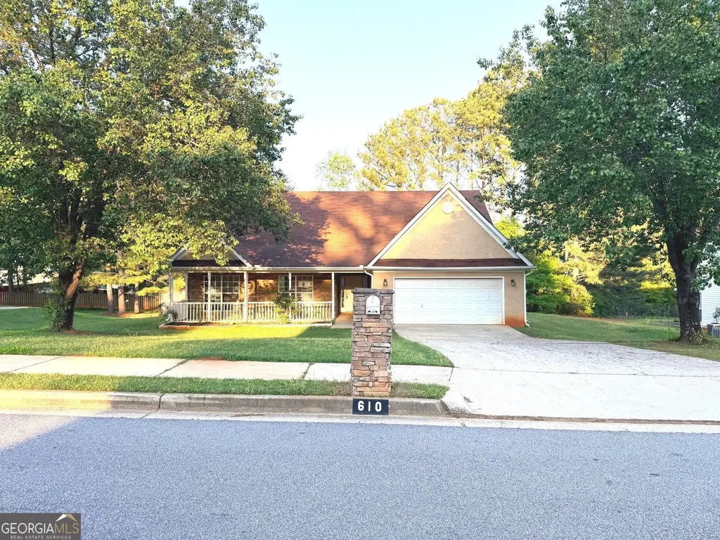 610 Autumn Leaf Circle, McDonough