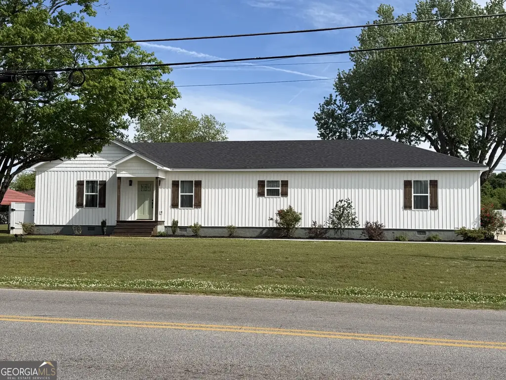 202 E County Road, Thomaston