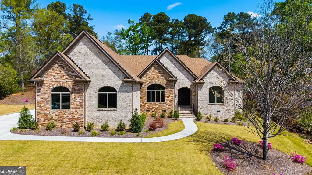 607 W Lake Circle, Augusta